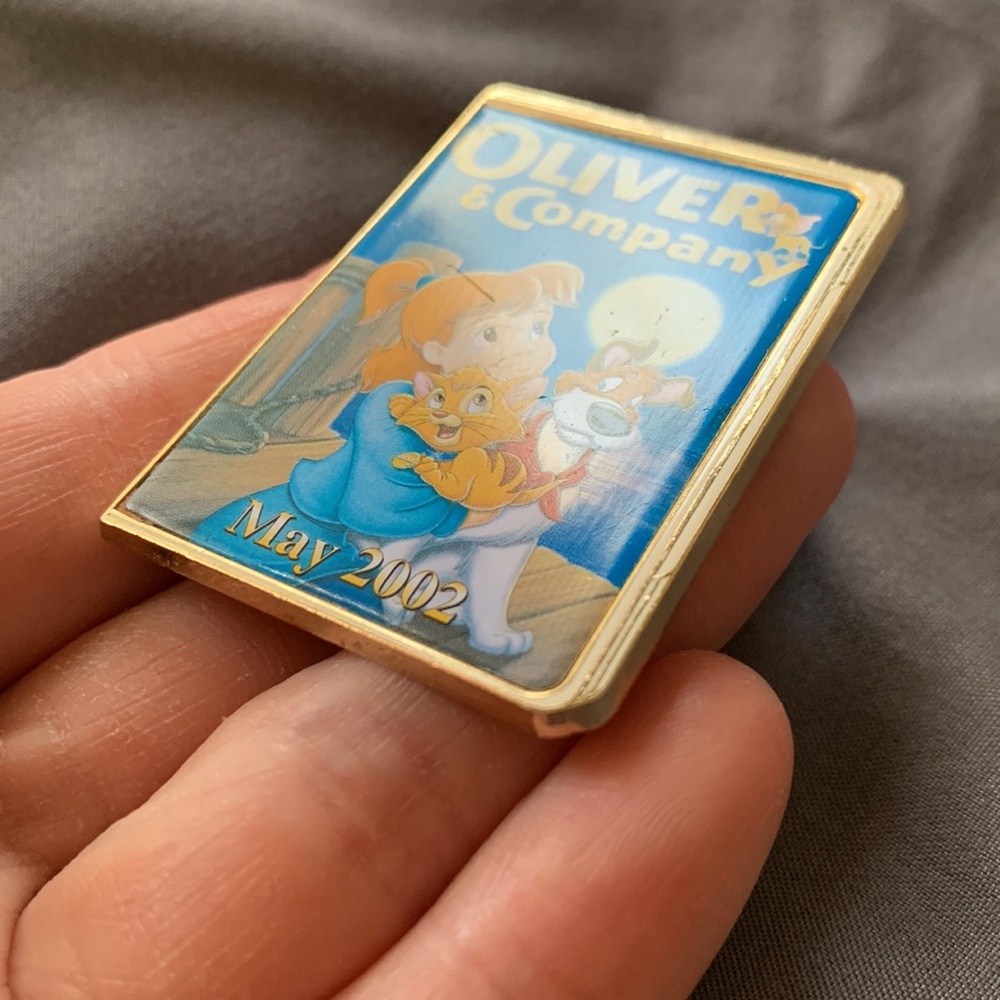 2002 Oliver and Company Disney Pin - Picture 3 of 3